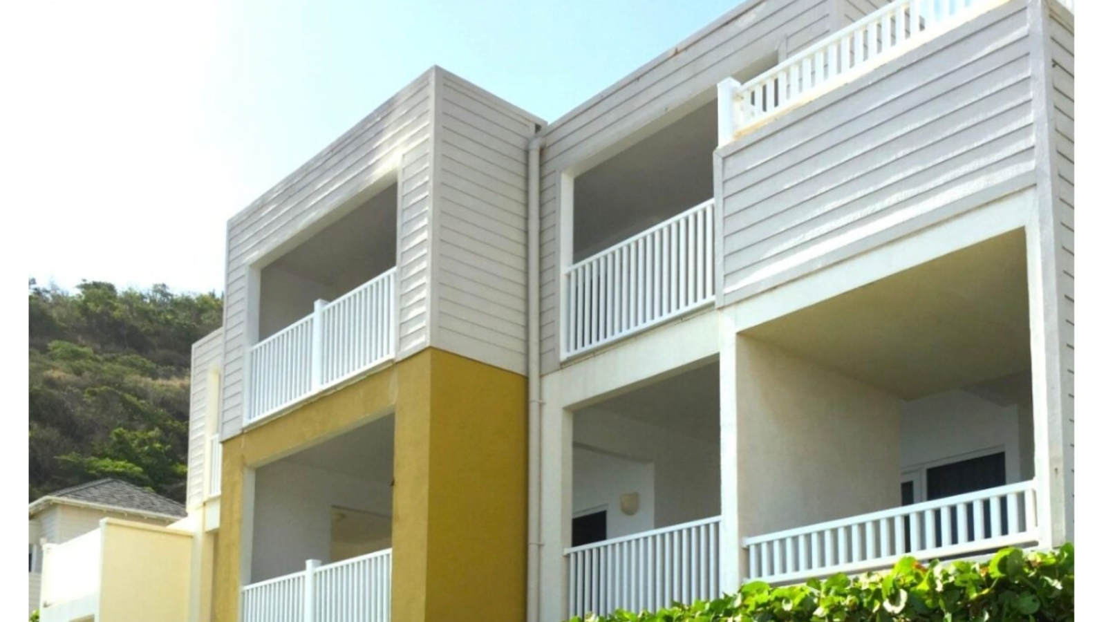 2 bedroom / 2 bathroom Villa with Ocean Views